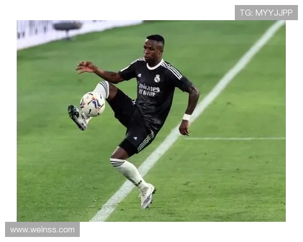 阿奇姆彭澄清踩队徽争议：与南基一战术分歧终致将帅失和